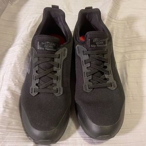 Women’s 8 Sketchers slip resistant work shoes. Worn for about 4 days
